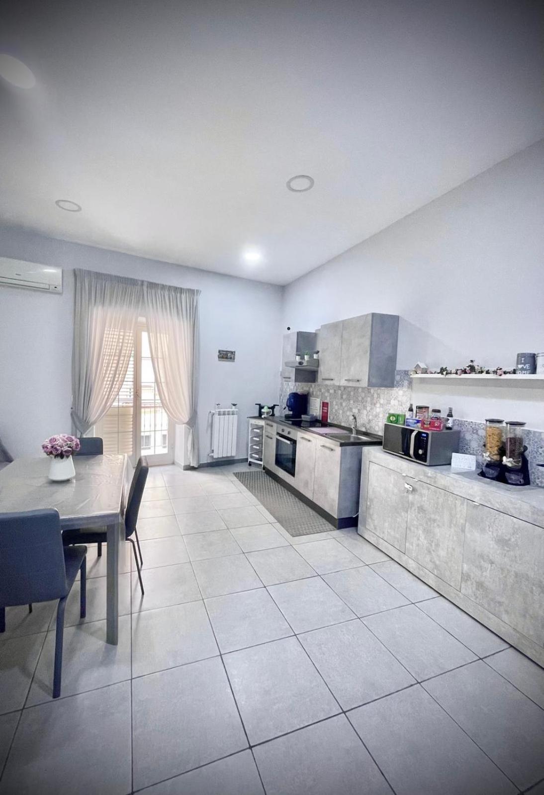 נאפולי Rianna House B&B מראה חיצוני תמונה
