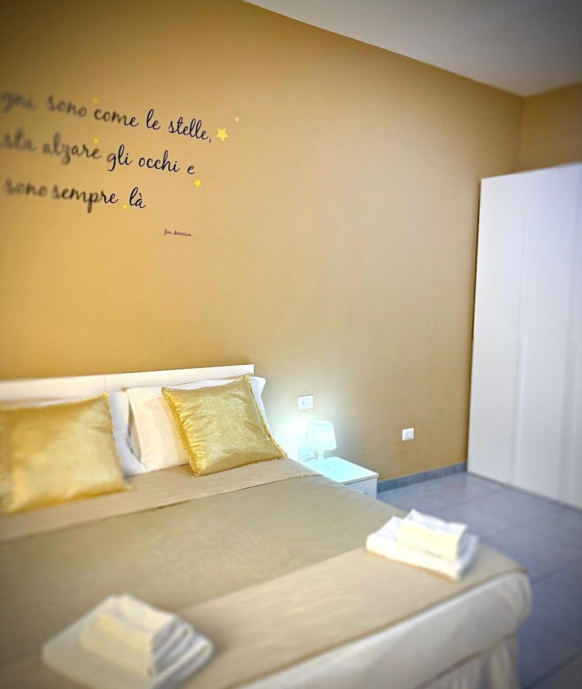 נאפולי Rianna House B&B מראה חיצוני תמונה