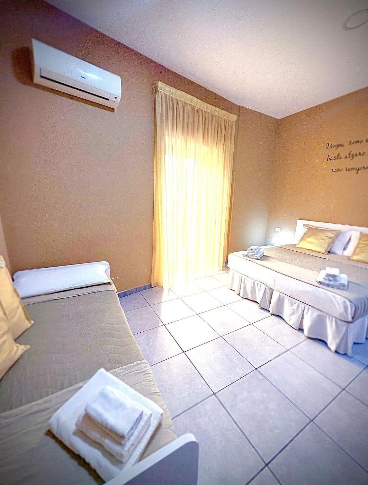 נאפולי Rianna House B&B מראה חיצוני תמונה