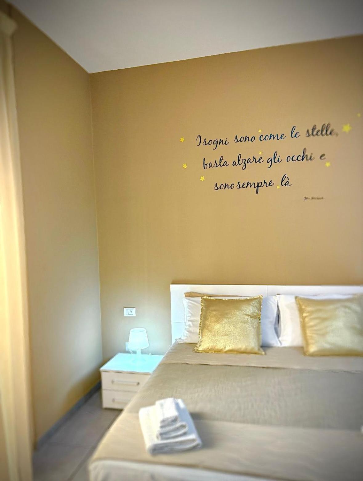 נאפולי Rianna House B&B מראה חיצוני תמונה